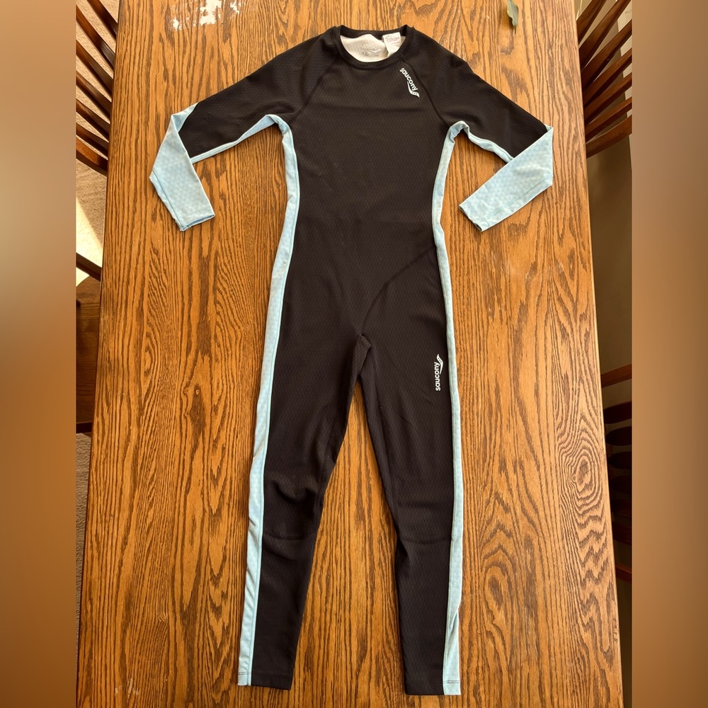 Saucony AMP Pro 2 Recover Compression suit.  Size medium.